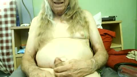 Snapshot of johnnieq1971 chatting on 06/16/26, 01:19 johnnieq1971 online show from 06/16/26, 01:19