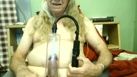 Snapshot of johnnieq1971 chatting on 06/23/26, 01:03 johnnieq1971 online show from 06/23/26, 01:03