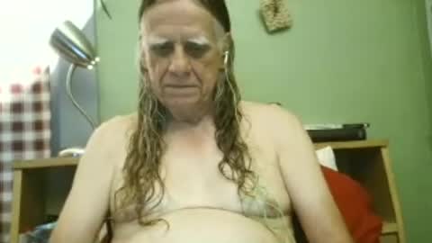 Snapshot of johnnieq1971 chatting on 07/20/26, 12:58 johnnieq1971 online show from 07/20/26, 12:58