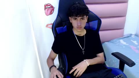 Snapshot of johnny_cagee chatting on 12/04/24, 03:59 johnny_cagee online show from 12/04/24, 03:59