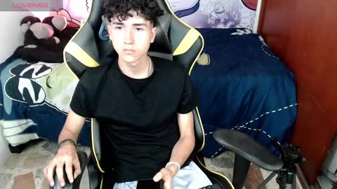 Snapshot of johnny_cagee chatting on 12/11/24, 10:25 johnny_cagee online show from 12/11/24, 10:25