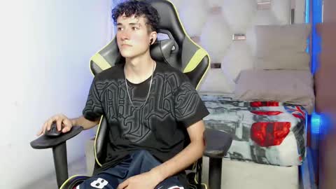 Snapshot of johnny_cagee chatting on 09/25/25, 04:38 johnny_cagee online show from 09/25/25, 04:38