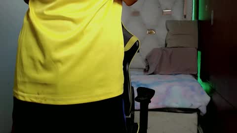 Snapshot of johnny_cagee chatting on 10/20/25, 05:19 johnny_cagee online show from 10/20/25, 05:19