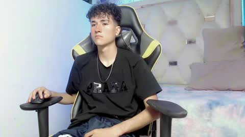 Snapshot of johnny_cagee chatting on 11/12/25, 05:08 johnny_cagee online show from 11/12/25, 05:08