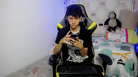 Snapshot of johnny_cagee chatting on 11/22/25, 04:44 johnny_cagee online show from 11/22/25, 04:44