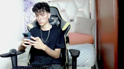 Snapshot of johnny_cagee chatting on 12/01/25, 03:33 johnny_cagee online show from 12/01/25, 03:33