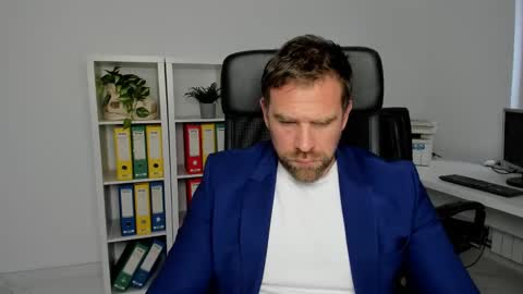 johnnydough82 online show from 12/12/24, 08:47