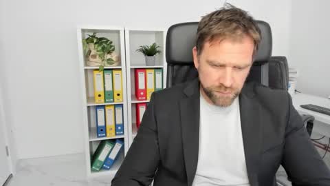 johnnydough82 online show from 12/17/24, 08:12