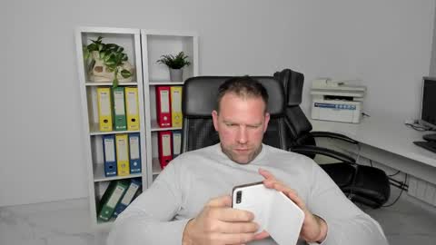 johnnydough82 online show from 12/24/24, 07:33