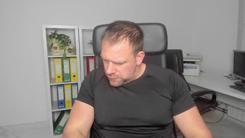 johnnydough82 online show from 01/01/25, 05:22