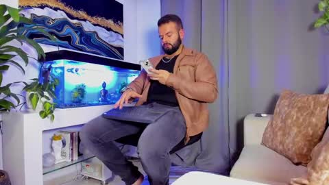 Snapshot of johnnygrayson_ chatting on 01/29/25, 11:14 JOHNNY online show from 01/29/25, 11:14