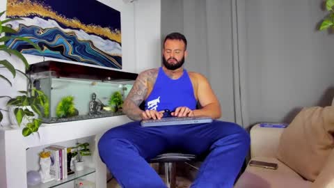 Snapshot of johnnygrayson_ chatting on 02/12/25, 11:41 JOHNNY online show from 02/12/25, 11:41