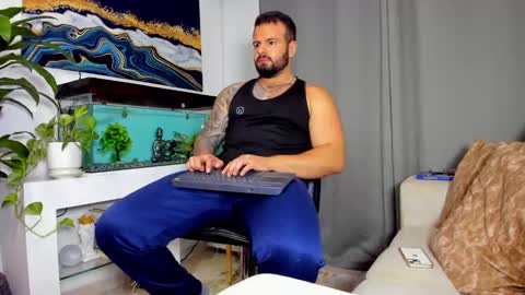 Snapshot of johnnygrayson_ chatting on 02/19/25, 11:46 JOHNNY online show from 02/19/25, 11:46