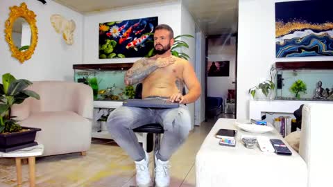 Snapshot of johnnygrayson_ chatting on 03/08/25, 09:29 JOHNNY online show from 03/08/25, 09:29