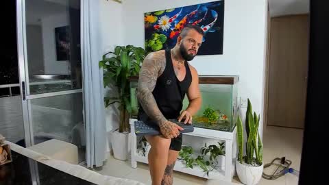 Snapshot of johnnygrayson_ chatting on 09/22/25, 12:01 JOHNNY online show from 09/22/25, 12:01