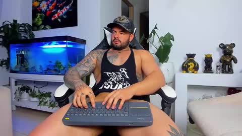 Snapshot of johnnygrayson_ chatting on 09/29/25, 11:42 JOHNNY online show from 09/29/25, 11:42