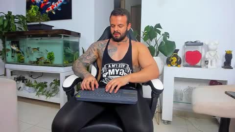 Snapshot of johnnygrayson_ chatting on 10/07/25, 11:46 JOHNNY online show from 10/07/25, 11:46