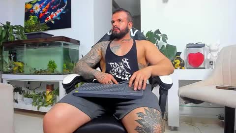 Snapshot of johnnygrayson_ chatting on 10/21/25, 12:33 JOHNNY online show from 10/21/25, 12:33