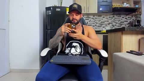 Snapshot of johnnygrayson_ chatting on 11/30/25, 12:36 JOHNNY online show from 11/30/25, 12:36