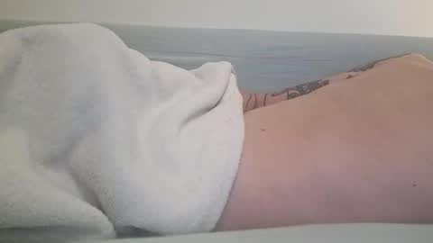 Snapshot of johnnyq390620 chatting on 10/16/25, 10:00 johnny online show from 10/16/25, 10:00