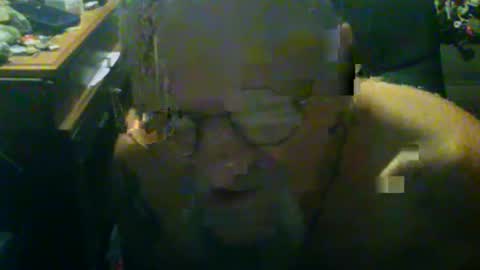 johnnyshung1 online show from 10/18/25, 09:15