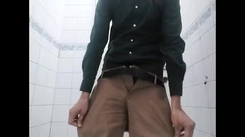 Snapshot of johnpop9090 chatting on 04/06/26, 11:44 johnpop9090 online show from 04/06/26, 11:44