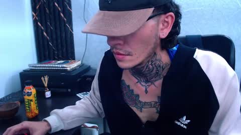 johnsonisaac94  online show from 02/12/25, 08:27