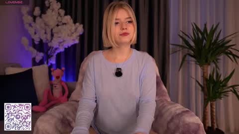 Paula online show from 11/14/25, 04:11