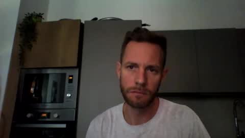 jojo19844 online show from 09/19/25, 08:16