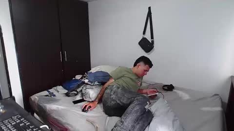 jokerbrad_1 online show from 10/19/25, 06:52