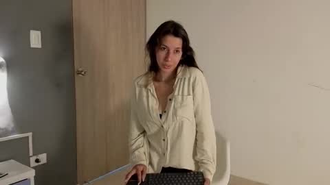 jolie_lov online show from 10/06/25, 01:08