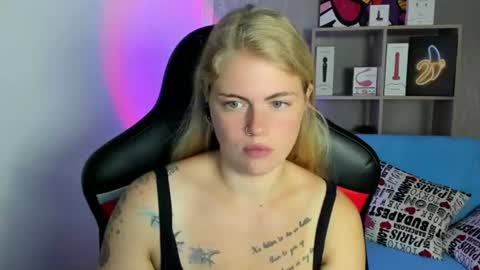 Snapshot of jolly_doll_ chatting on 07/14/26, 03:00 Jolly online show from 07/14/26, 03:00
