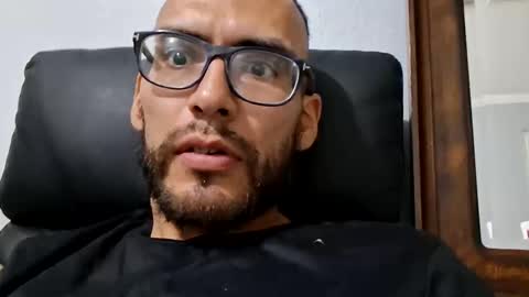 jon198635 online show from 11/25/25, 12:54