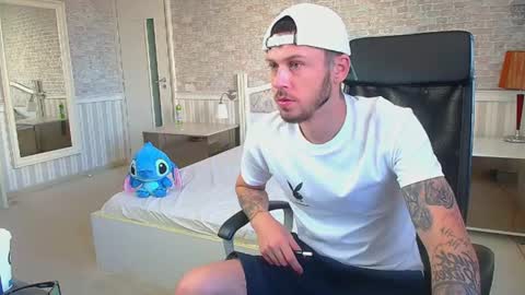 JonahShaw online show from 07/14/26, 04:17