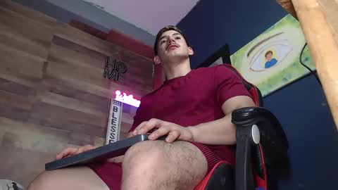 Snapshot of jonathancast08 chatting on 10/19/25, 12:44 jonathancast08 online show from 10/19/25, 12:44