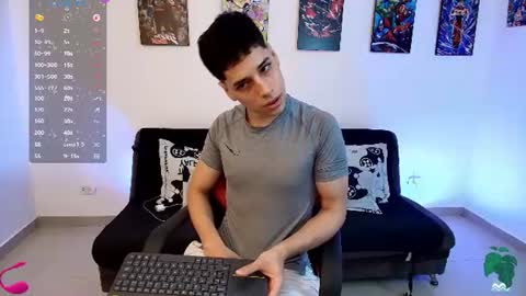 Instagram jonathanfit14 online show from 07/09/26, 08:24