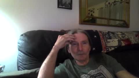 Snapshot of jonelvis6543 chatting on 12/04/25, 10:46 Jonelvis123456 online show from 12/04/25, 10:46