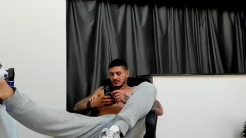 Snapshot of jonnyporn1 chatting on 01/04/25, 05:05 jonnyporn1 online show from 01/04/25, 05:05