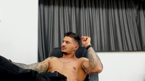 Snapshot of jonnyporn1 chatting on 01/18/25, 12:02 jonnyporn1 online show from 01/18/25, 12:02