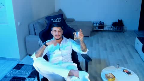 Snapshot of jonnyporn1 chatting on 10/17/25, 07:27 jonnyporn1 online show from 10/17/25, 07:27