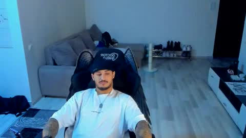 jonnyporn1 online show from 10/23/25, 11:03