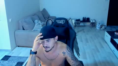 Snapshot of jonnyporn1 chatting on 10/24/25, 06:48 jonnyporn1 online show from 10/24/25, 06:48