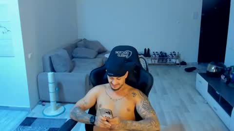 Snapshot of jonnyporn1 chatting on 11/04/25, 10:42 jonnyporn1 online show from 11/04/25, 10:42