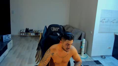 Snapshot of jonnyporn1 chatting on 11/14/25, 04:55 jonnyporn1 online show from 11/14/25, 04:55