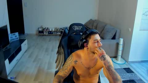 Snapshot of jonnyporn1 chatting on 11/19/25, 09:37 jonnyporn1 online show from 11/19/25, 09:37