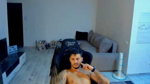 Snapshot of jonnyporn1 chatting on 11/20/25, 09:42 jonnyporn1 online show from 11/20/25, 09:42