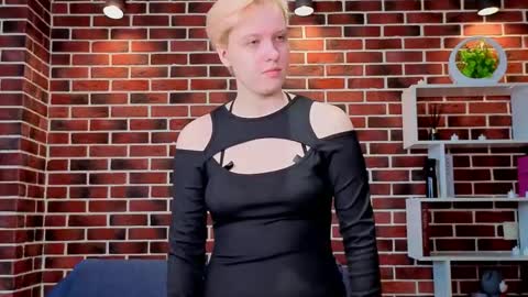 Ellie online show from 05/24/26, 08:08
