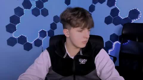 joseph_bear_ online show from 04/17/26, 08:50