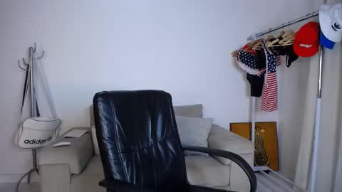 josezaens_ online show from 10/25/25, 08:55