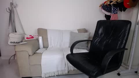 josezaens_ online show from 10/28/25, 08:40